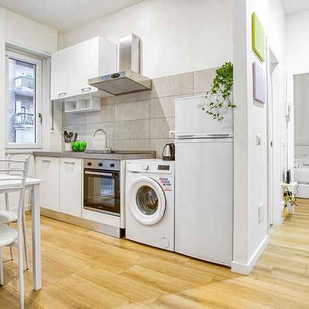 Appartement Joivy Warm And Inviting Flat With Balcony à Milan Extérieur photo
