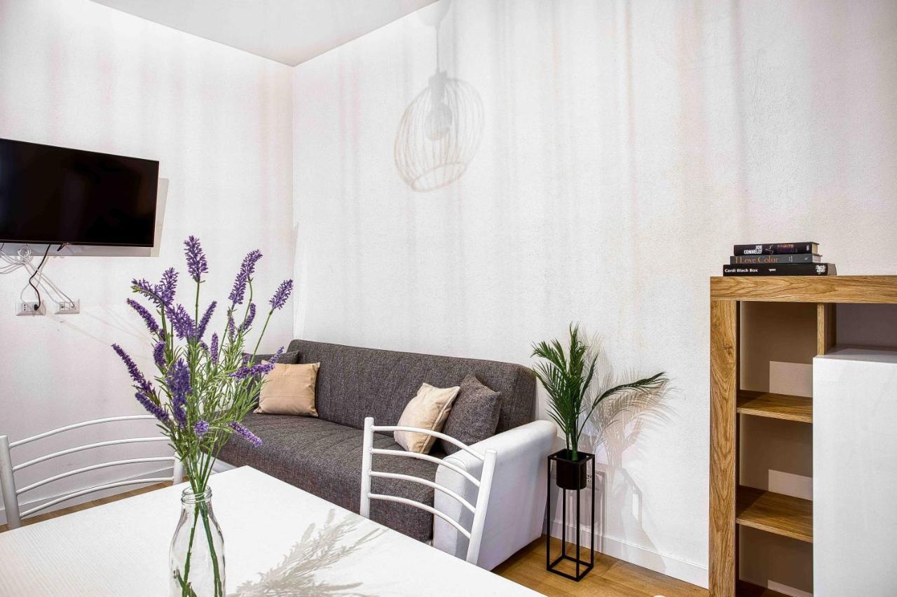 Appartement Joivy Warm And Inviting Flat With Balcony à Milan Extérieur photo
