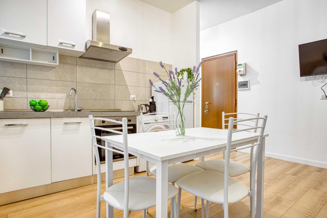 Appartement Joivy Warm And Inviting Flat With Balcony à Milan Extérieur photo