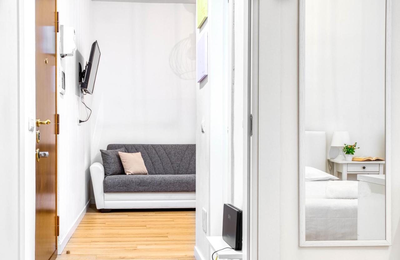 Appartement Joivy Warm And Inviting Flat With Balcony à Milan Extérieur photo