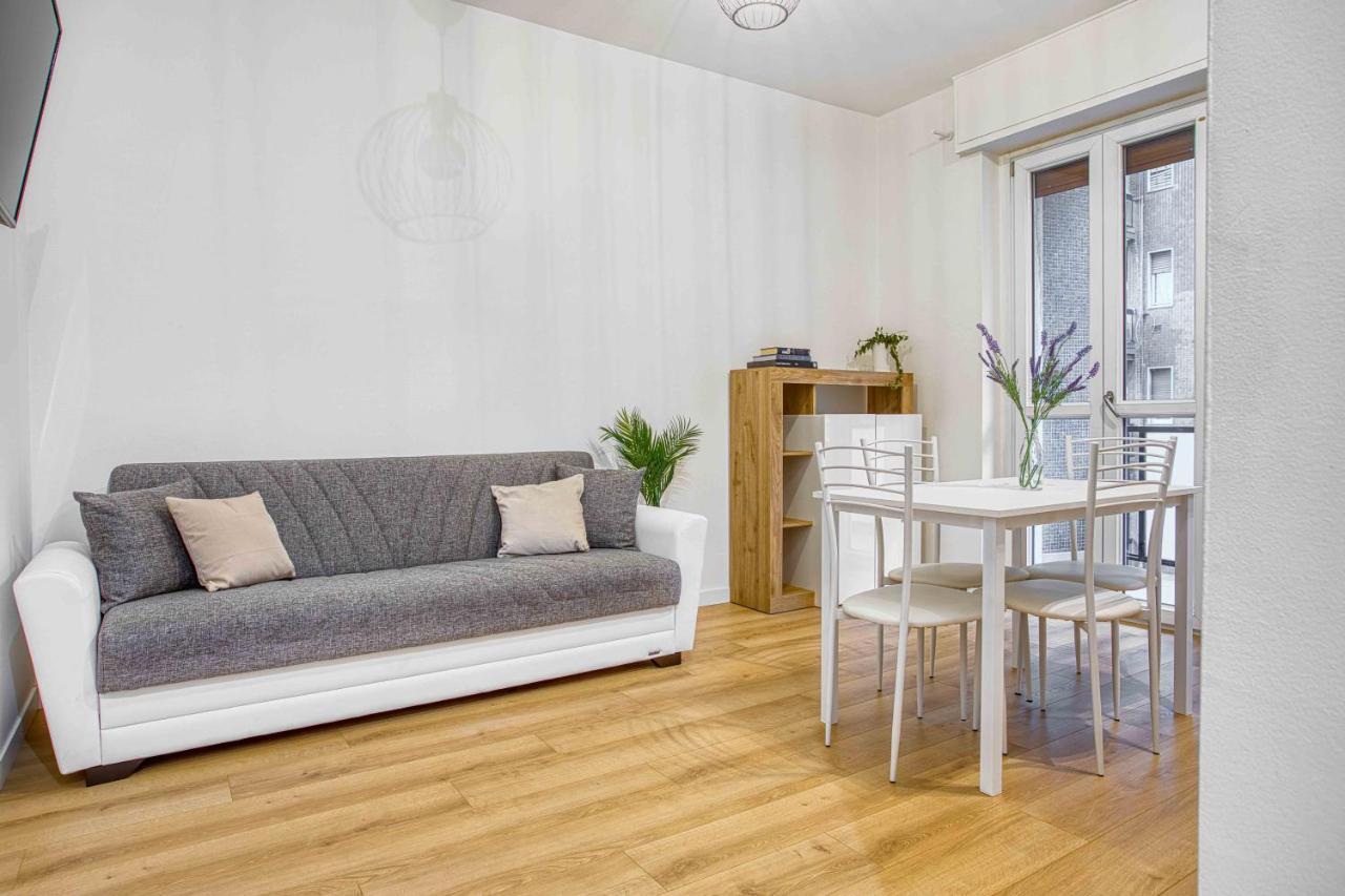 Appartement Joivy Warm And Inviting Flat With Balcony à Milan Extérieur photo