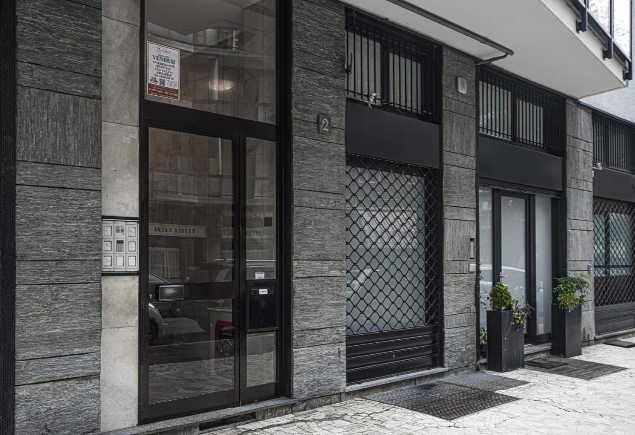 Appartement Joivy Warm And Inviting Flat With Balcony à Milan Extérieur photo